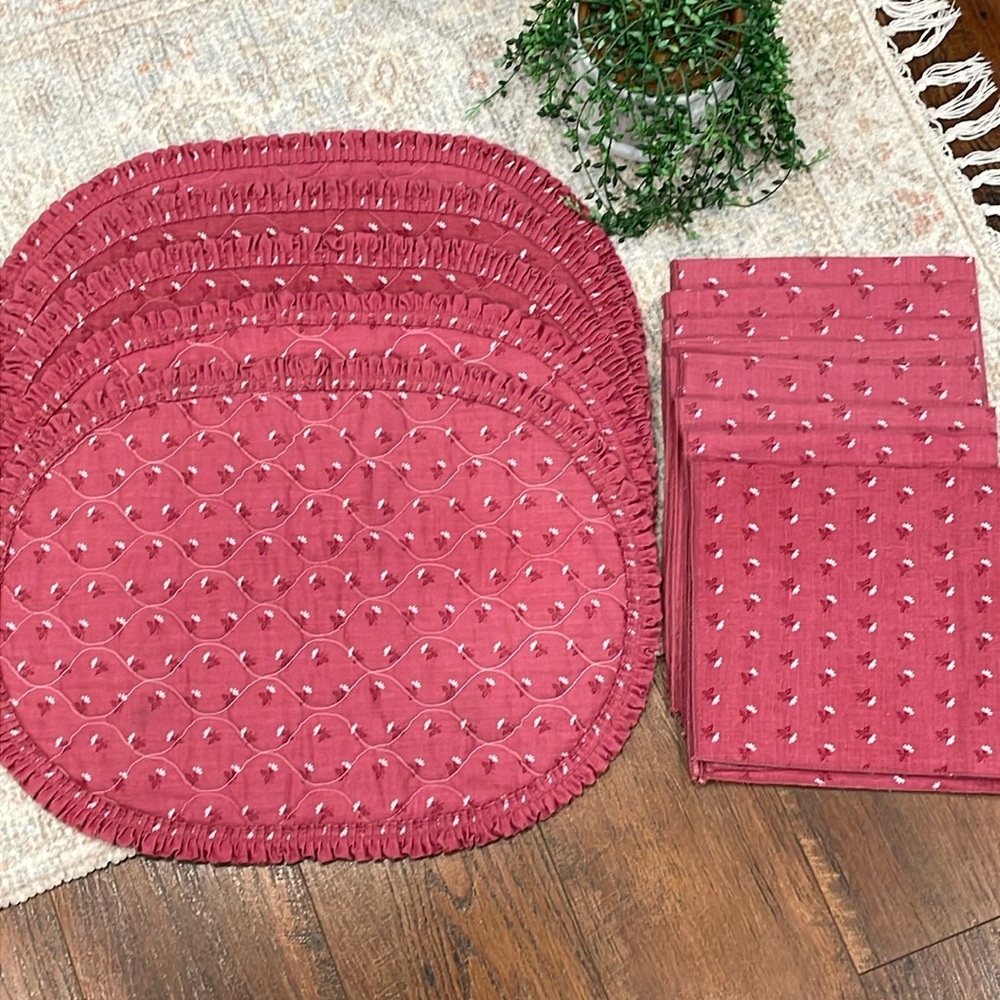 Vintage placemats and napkins